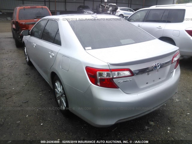 4T1BD1FK1CU057604 - 2012 TOYOTA CAMRY HYBRID/LE/XLE SILVER photo 3