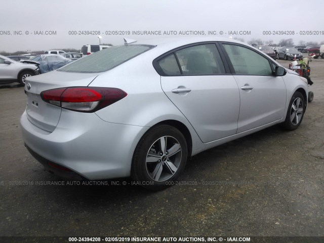 3KPFL4A7XJE224177 - 2018 KIA FORTE LX/S SILVER photo 4