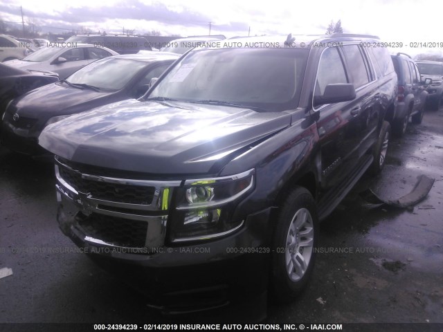 1GNSKHKC8JR240040 - 2018 CHEVROLET SUBURBAN K1500 LT GRAY photo 2