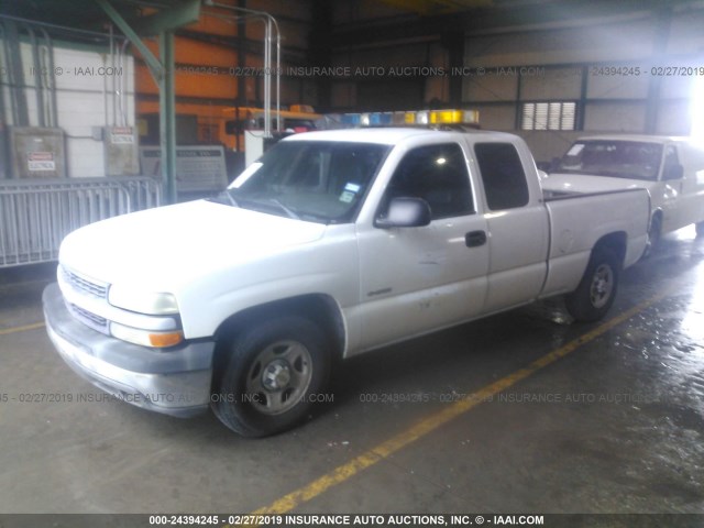 2GCEC19V521385564 - 2002 CHEVROLET SILVERADO C1500 WHITE photo 2