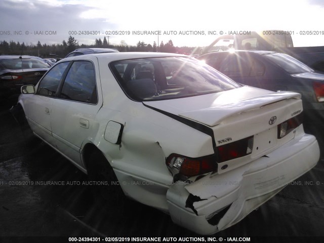 4T1BF22K61U968272 - 2001 TOYOTA CAMRY LE/XLE Ақ фото 3