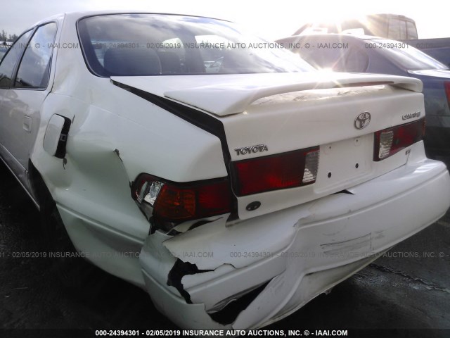 4T1BF22K61U968272 - 2001 TOYOTA CAMRY LE/XLE Ақ фото 6