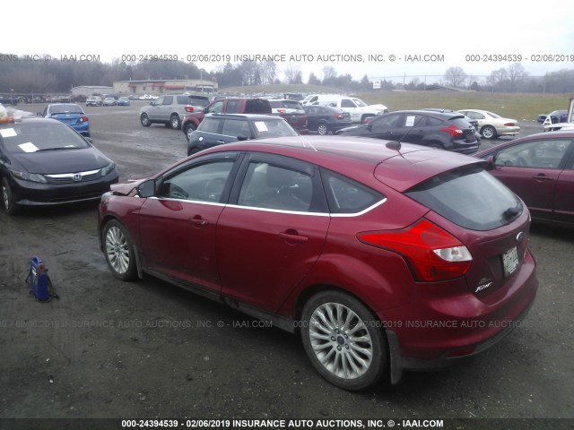 1FAHP3N20CL369928 - 2012 FORD FOCUS TITANIUM RED photo 3