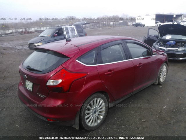 1FAHP3N20CL369928 - 2012 FORD FOCUS TITANIUM RED photo 4