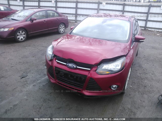 1FAHP3N20CL369928 - 2012 FORD FOCUS TITANIUM RED photo 6