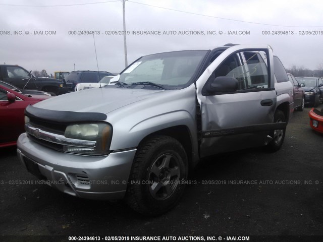 1GNDT13S442446777 - 2004 CHEVROLET TRAILBLAZER LS/LT SILVER photo 2