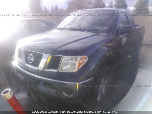 1N6AD06U25C405427 - 2005 NISSAN FRONTIER KING CAB LE/SE/OFF ROAD BLACK photo 2