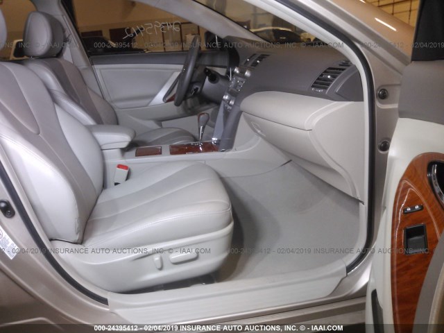4T1BK46KX8U574947 - 2008 TOYOTA CAMRY LE/XLE/SE Champagne photo 5