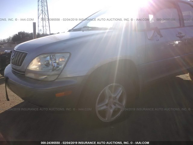 JTJGF10U520140843 - 2002 LEXUS RX 300 SILVER photo 6