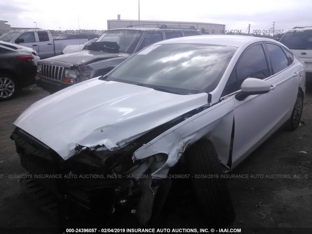 3FA6P0G75DR188910 - 2013 FORD FUSION S WHITE photo 2