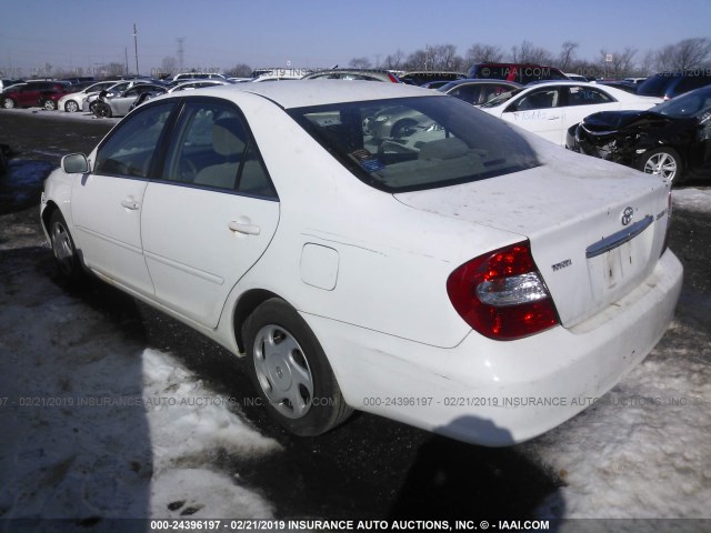 4T1BE32K42U085510 - 2002 TOYOTA CAMRY LE/XLE/SE WHITE photo 3