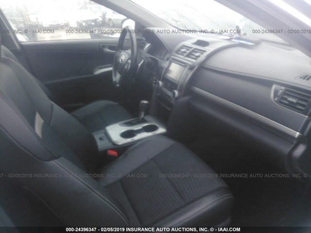 4T1BF1FK0CU094458 - 2012 TOYOTA CAMRY SE/LE/XLE 银色 照片 5