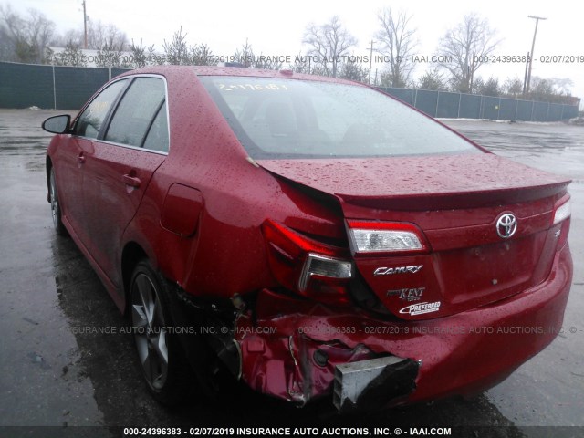 4T1BF1FK0CU620667 - 2012 TOYOTA CAMRY SE/LE/XLE 红色 照片 3