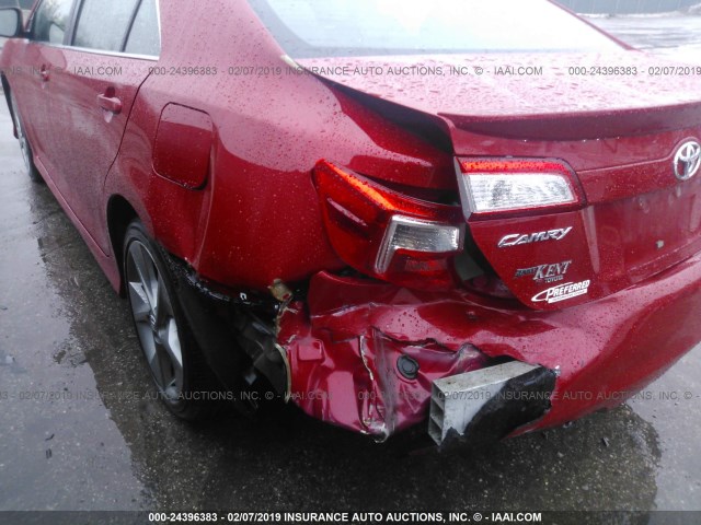 4T1BF1FK0CU620667 - 2012 TOYOTA CAMRY SE/LE/XLE 红色 照片 6