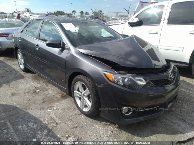 4T1BF1FK5EU429412 - 2014 TOYOTA CAMRY L/SE/LE/XLE ნაცრისფერი ფოტო 1