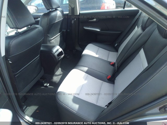 4T1BF1FK5EU429412 - 2014 TOYOTA CAMRY L/SE/LE/XLE ნაცრისფერი ფოტო 8