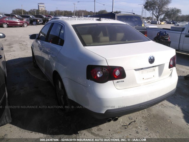 3VWRM71K98M015672 - 2008 VOLKSWAGEN JETTA SE/SEL WHITE photo 3