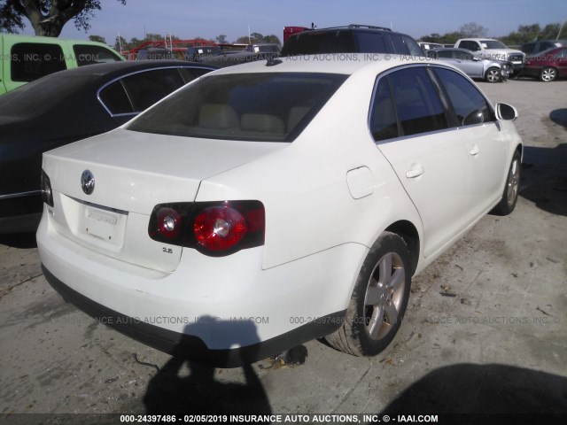 3VWRM71K98M015672 - 2008 VOLKSWAGEN JETTA SE/SEL WHITE photo 4