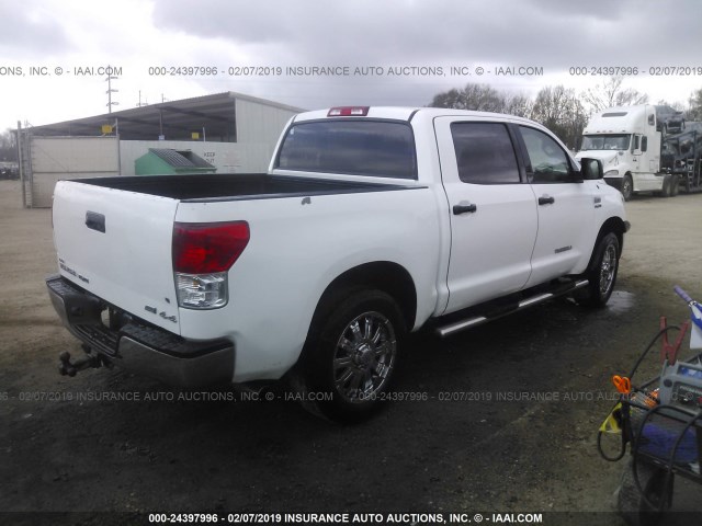 5TFDW5F13BX205772 - 2011 TOYOTA TUNDRA CREWMAX SR5 WHITE photo 4