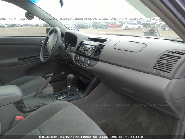 4T1BF32K55U595480 - 2005 TOYOTA CAMRY LE/XLE/SE GRAY photo 5