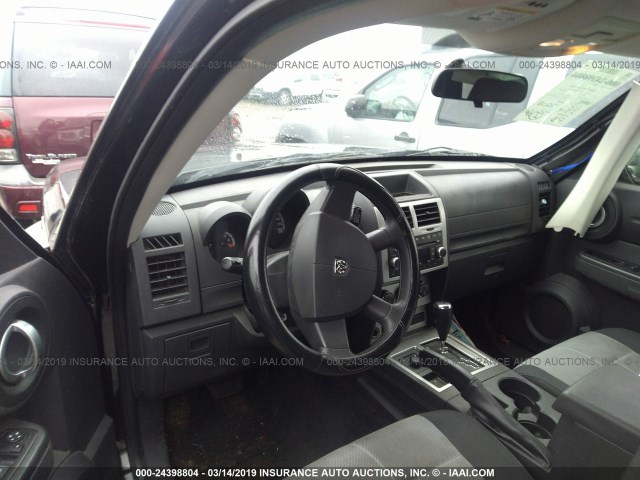 1D8GU28K47W655629 - 2007 DODGE NITRO SXT BLACK photo 5