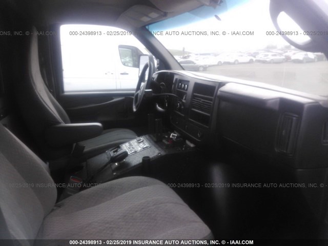 1GD9G5BL2A1183805 - 2010 GMC SAVANA CUTAWAY G4500 Unknown photo 5