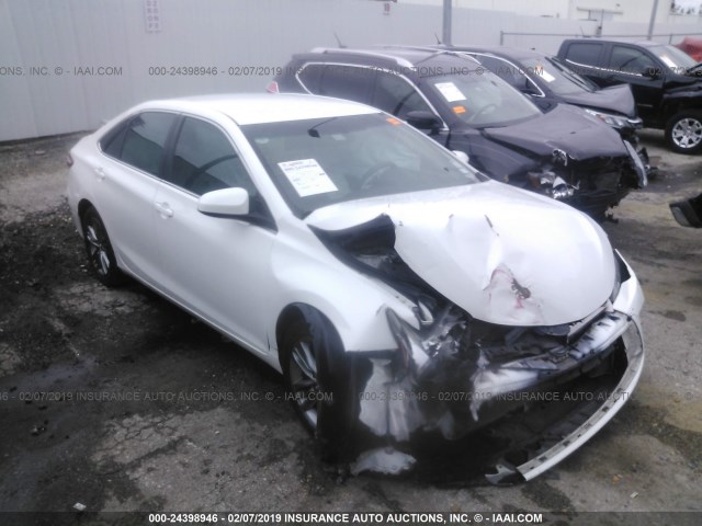 4T1BF1FK3GU166873 - 2016 TOYOTA CAMRY LE/XLE/SE/XSE თეთრი ფოტო 1