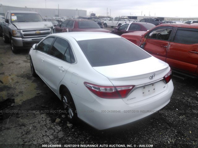 4T1BF1FK3GU166873 - 2016 TOYOTA CAMRY LE/XLE/SE/XSE თეთრი ფოტო 3
