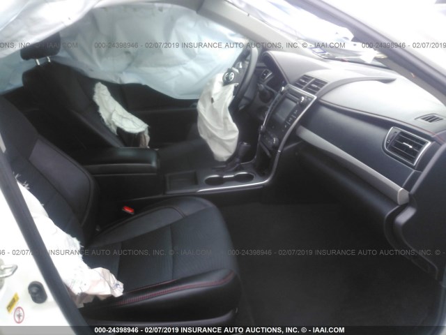 4T1BF1FK3GU166873 - 2016 TOYOTA CAMRY LE/XLE/SE/XSE თეთრი ფოტო 5