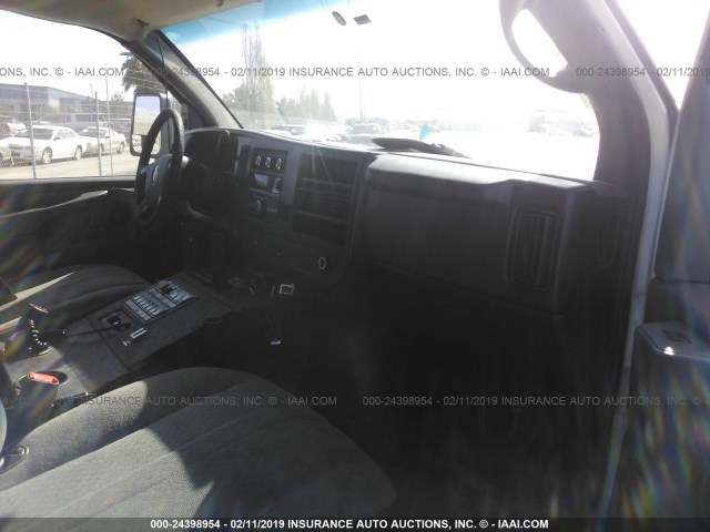 1GD675CL1B1101176 - 2011 GMC SAVANA CUTAWAY G4500 Unknown photo 5