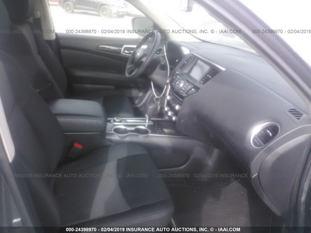 5N1DR2MM3JC656379 - 2018 NISSAN PATHFINDER S/SV/SL/PLATINUM GRAY photo 5