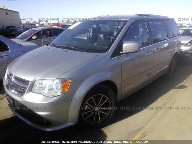 2C4RDGCGXHR685574 - 2017 DODGE GRAND CARAVAN SXT SILVER photo 2