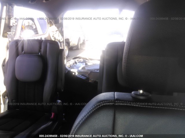 2C4RDGCGXHR685574 - 2017 DODGE GRAND CARAVAN SXT SILVER photo 8