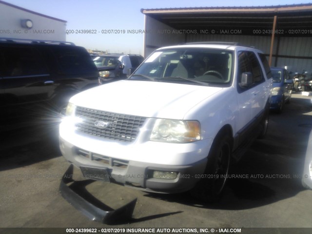 1FMRU15W24LB90009 - 2004 FORD EXPEDITION XLT WHITE photo 2
