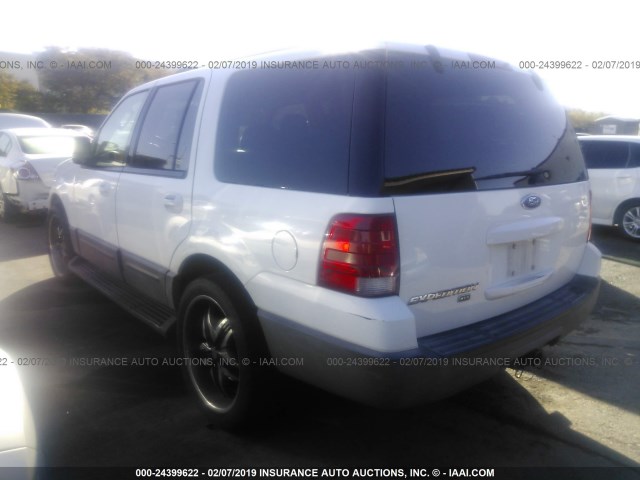 1FMRU15W24LB90009 - 2004 FORD EXPEDITION XLT WHITE photo 3