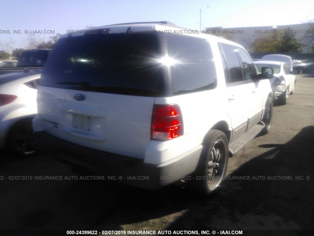 1FMRU15W24LB90009 - 2004 FORD EXPEDITION XLT WHITE photo 4