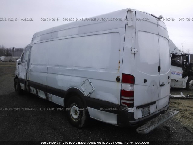 WD3PE8CB9C5612615 - 2012 MERCEDES-BENZ SPRINTER 2500 WHITE photo 3