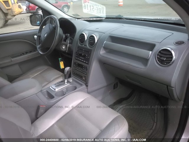 1FMZK05175GA06410 - 2005 FORD FREESTYLE SEL SILVER photo 5