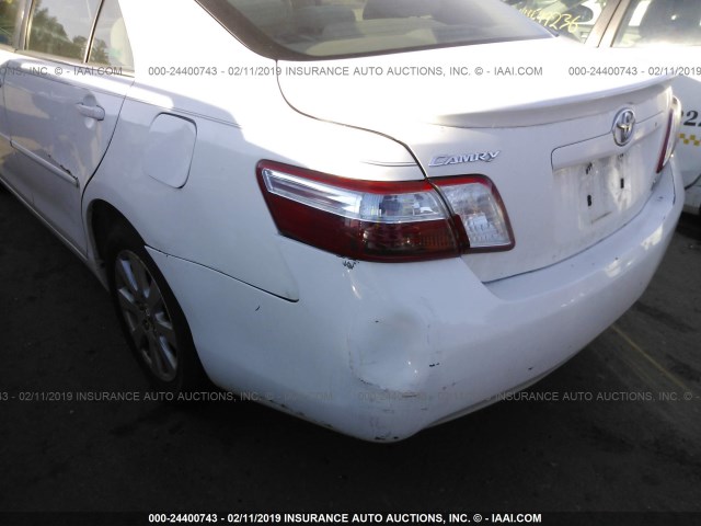 JTNBB46K073009708 - 2007 TOYOTA CAMRY NEW GENERAT HYBRID WHITE photo 6