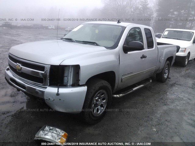 1GCRKREA2BZ402074 - 2011 CHEVROLET SILVERADO K1500 LS SILVER photo 2