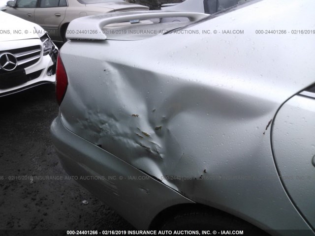 JTDBE32KX40258199 - 2004 TOYOTA CAMRY LE/XLE Күміс фото 6