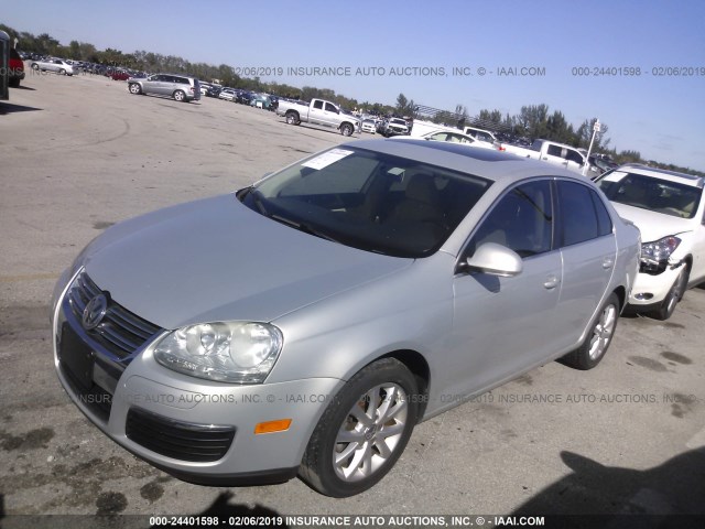 3VWRX7AJ7AM067189 - 2010 VOLKSWAGEN JETTA SE/SEL SILVER photo 2