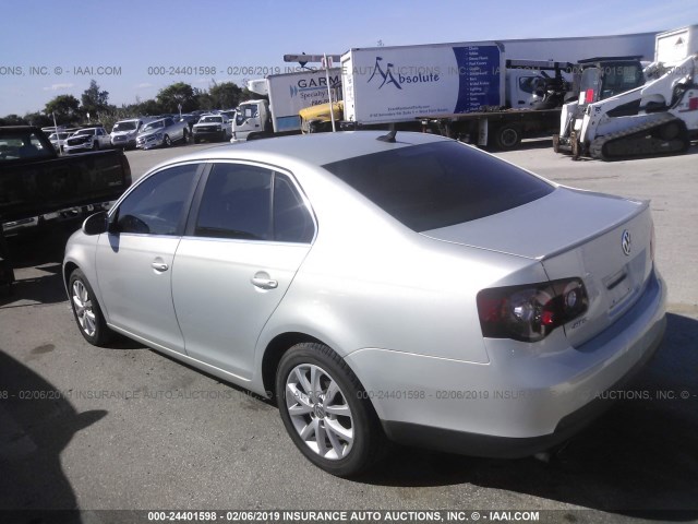 3VWRX7AJ7AM067189 - 2010 VOLKSWAGEN JETTA SE/SEL SILVER photo 3