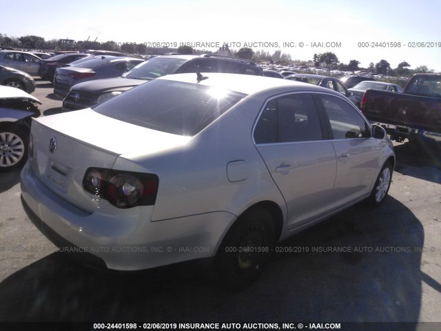 3VWRX7AJ7AM067189 - 2010 VOLKSWAGEN JETTA SE/SEL SILVER photo 4