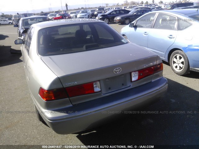 4T1BG22K3YU628083 - 2000 TOYOTA CAMRY CE/LE/XLE GRAY photo 3