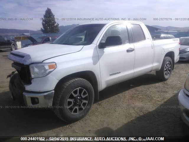 5TFUM5F10FX060735 - 2015 TOYOTA TUNDRA DOUBLE CAB SR/SR5 WHITE photo 1