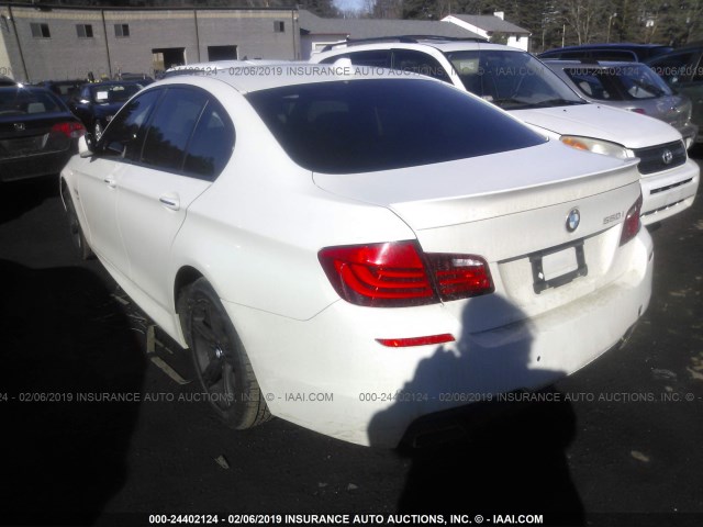 WBAFU9C59BC784574 - 2011 BMW 550 XI WHITE photo 3