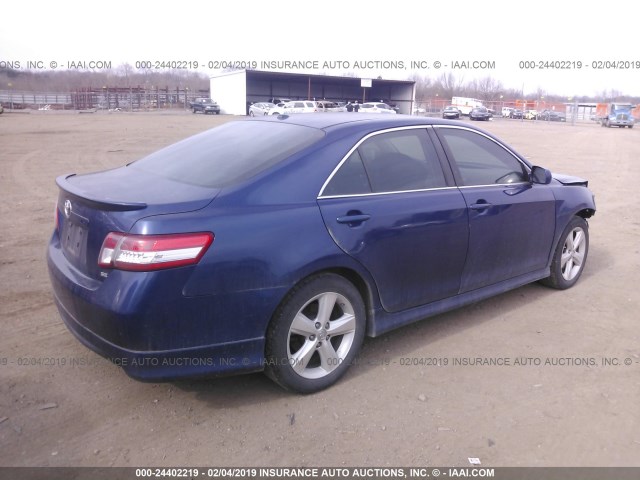 4T1BF3EK5BU682979 - 2011 TOYOTA CAMRY SE/LE/XLE BLUE photo 4