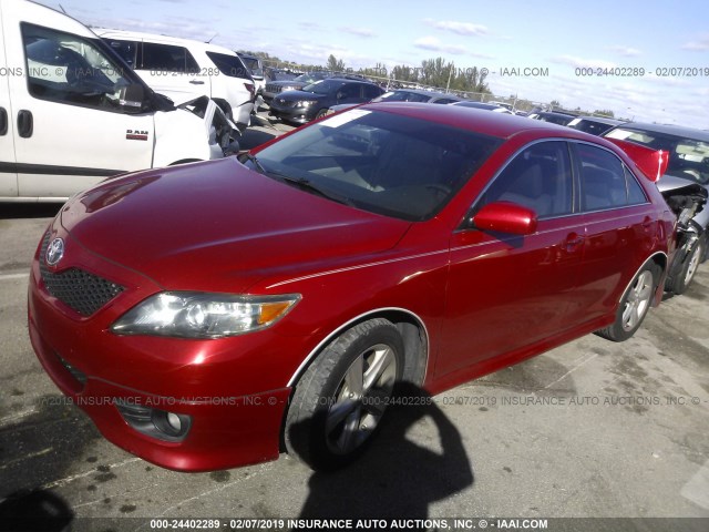 4T1BF3EK1AU042783 - 2010 TOYOTA CAMRY SE/LE/XLE RED photo 2