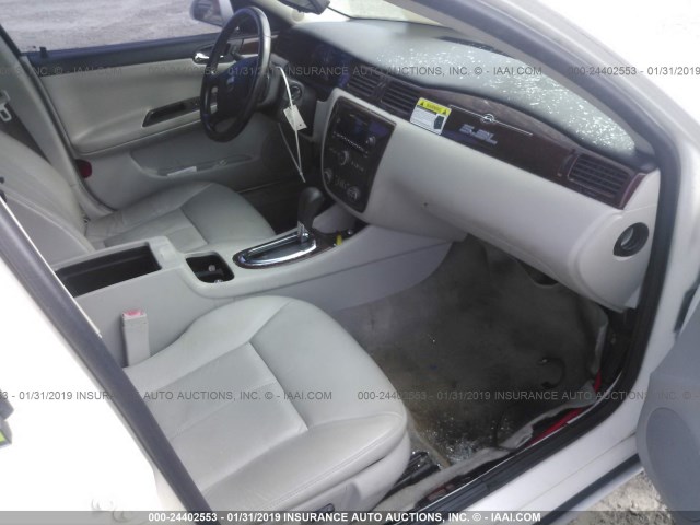 2G1WD58C569290088 - 2006 CHEVROLET IMPALA SUPER SPORT WHITE photo 5